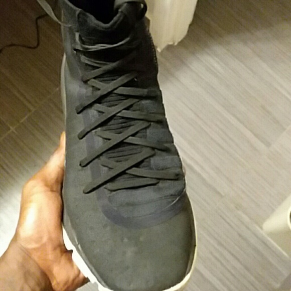 Curry 4s - Picture 3 of 4